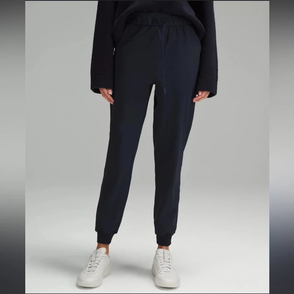 Lululemon Stretch High-Rise Jogger‎ Full Length in Navy Blue Size 2